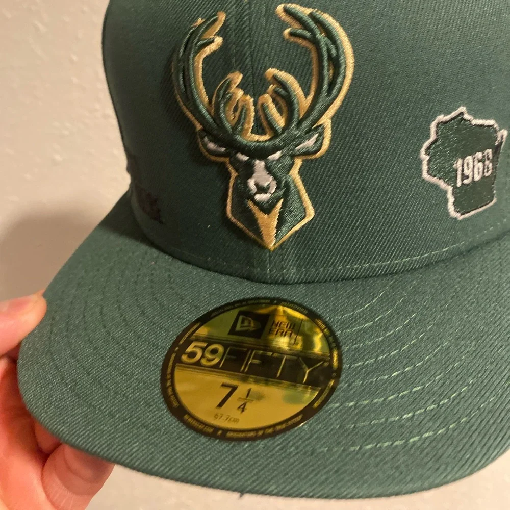 NWT New Era Milwaukee Bucks 7 1/4 Hat - Picture 5 of 8